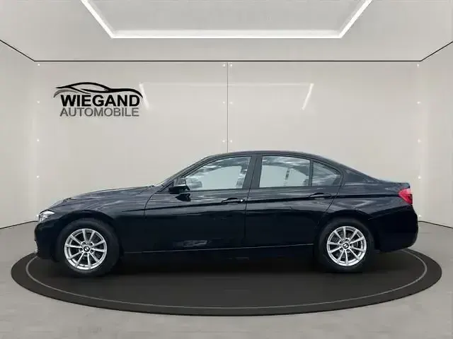 Gebraucht BMW 318 Advantage 136 PS (100 kW) 2017 Schwarz Limousine