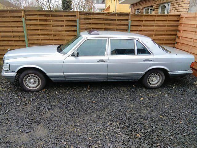 Gebraucht Mercedes 380 204 PS (150 kW) 1984 Silber Limousine