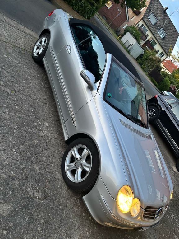 Silber Gebraucht 2003 Mercedes CLK200 Avantgarde Cabrio | 7.300 € (Fairer Preis) - Bild 1/4