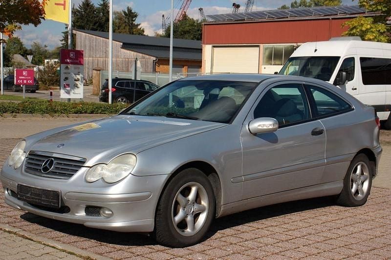 Silber Gebraucht 2002 Mercedes C180 Coupé | 690 € (Superpreis) - Bild 1/4