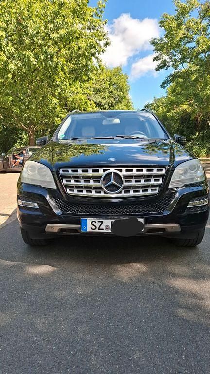 Używany Mercedes ML350 231 KM (169 kW) 2010 Czarny SUV