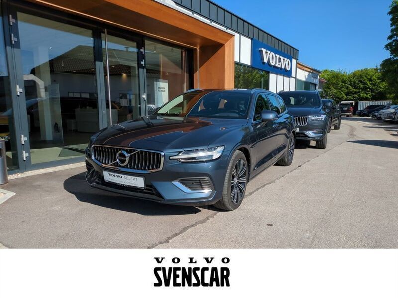 Blau Gebraucht 2022 Volvo V60 Core Kombi | 33.360 € (Guter Preis) - Bild 1/4