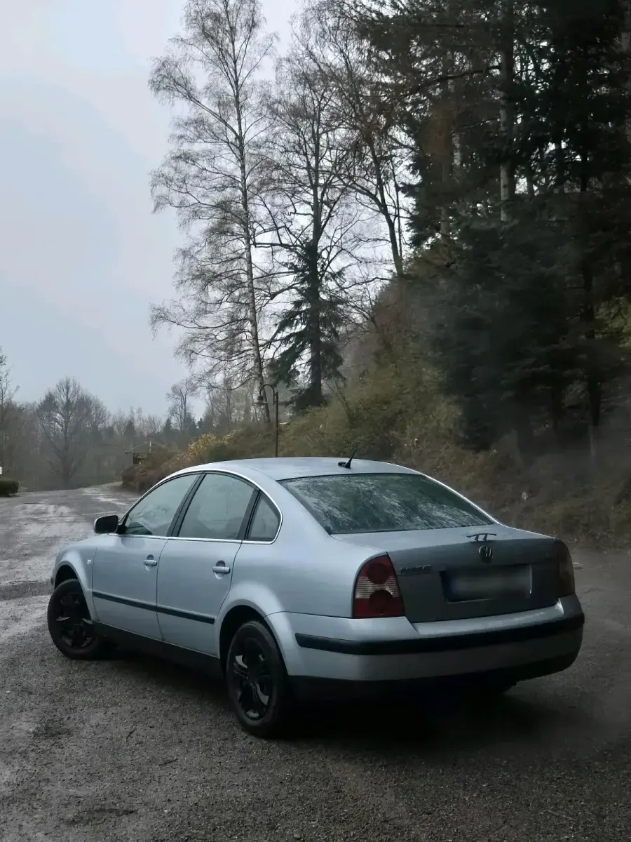 Gebraucht VW Passat Trendline 200 PS (147 kW) 2001 Silber Limousine