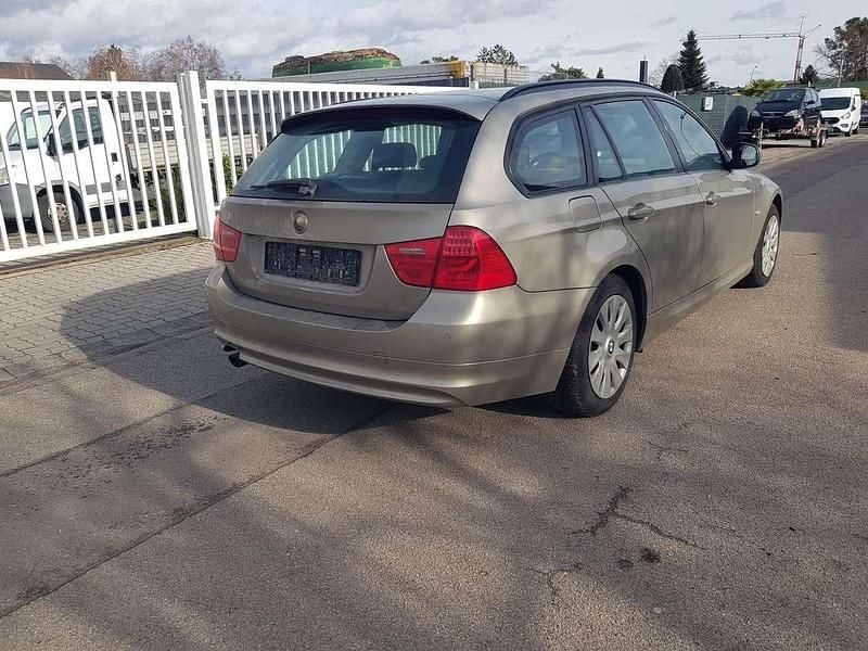 Gebraucht BMW 318 143 PS (105 kW) 2010 Platinbronze metallic Kombi