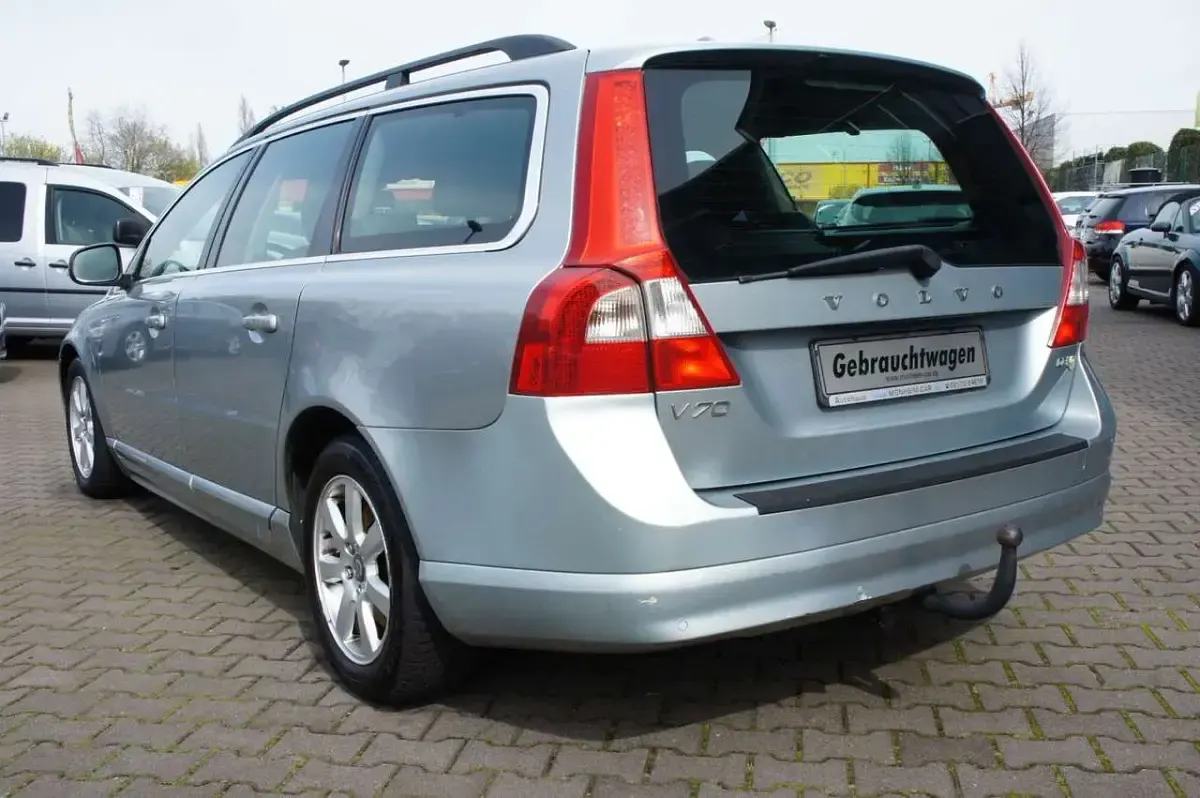 Gebraucht Volvo V70 Kinetic 114 PS (83 kW) 2012 Silber Kombi