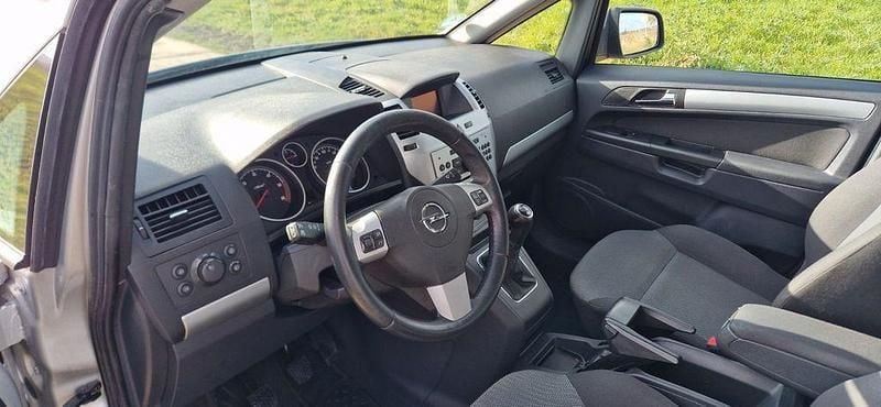 Gebraucht Opel Zafira Family 110 PS (80 kW) 2014 Silber Van / Kleinbus