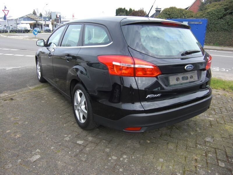 Gebraucht Ford Focus Ambiente 101 PS (74 kW) 2016 Schwarz Limousine