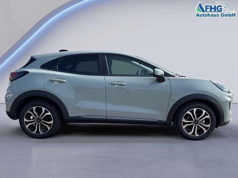 Neu Ford Puma Titanium S 125 PS (91 kW) 2025 Cactus gray Kleinwagen