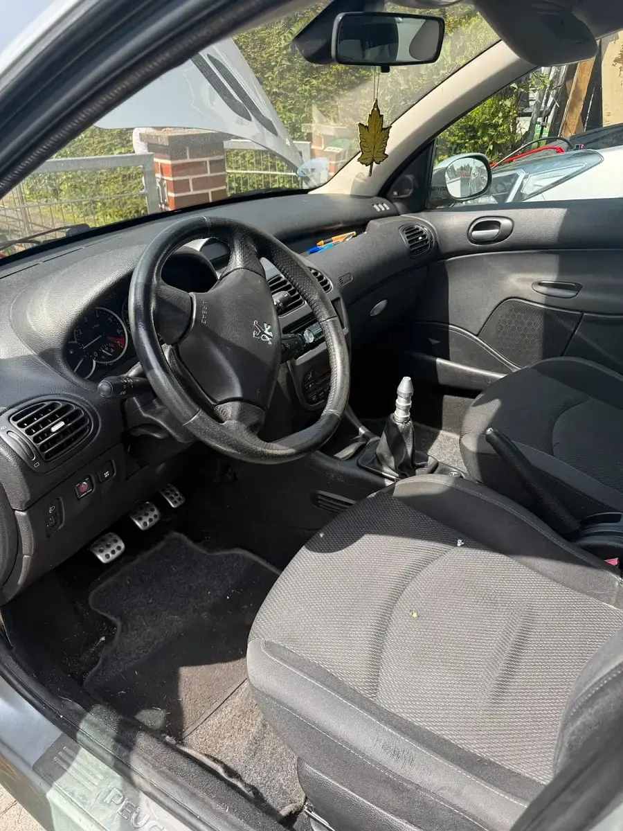 Gebraucht Peugeot 206 Tendance 80 PS (58 kW) 2007 Silber Kleinwagen