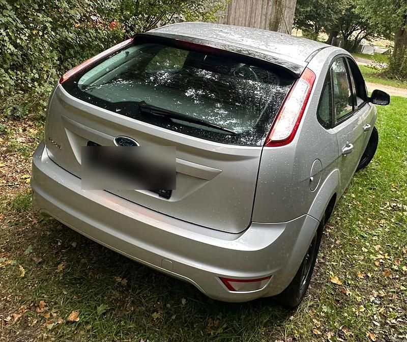 Silber Gebraucht 2008 Ford Focus Titanium Limousine | 1.800 € (Superpreis) - Bild 1/4