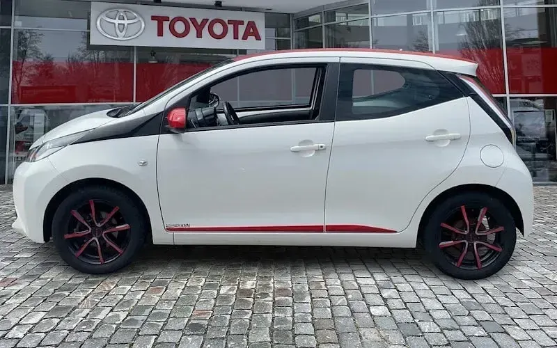 Gebraucht Toyota Aygo X-play 69 PS (50 kW) 2017 Weiss Kleinwagen