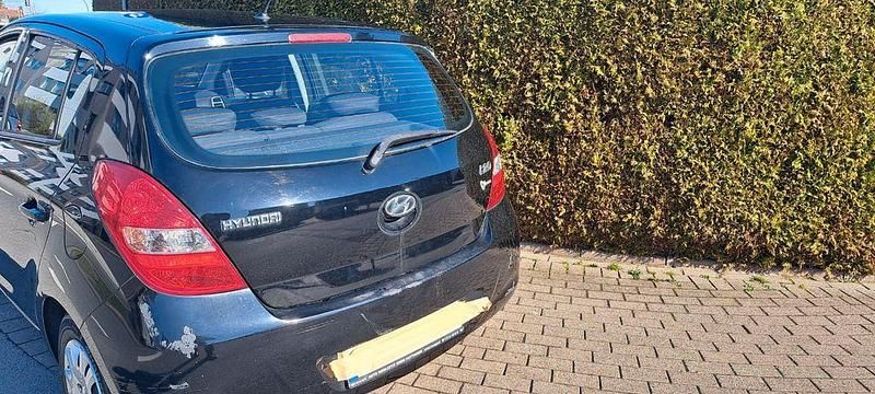 Gebraucht Hyundai i20 Edition 78 PS (57 kW) 2010 Schwarz Kleinwagen
