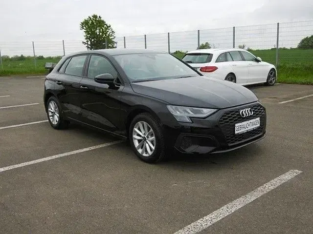 Używany Audi A3 Basis 150 KM (110 kW) 2024 Czarny Sedan/Limuzyna