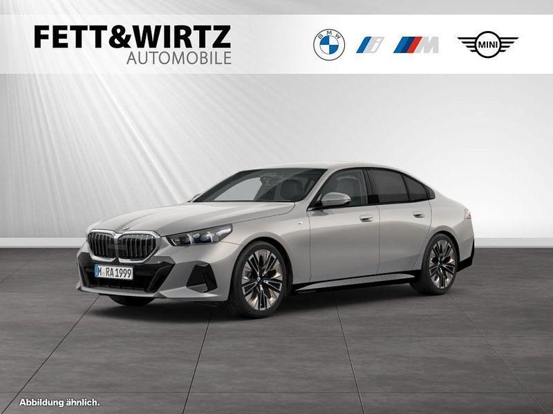 Oxidgrau metallic Gebraucht 2025 BMW 520 M Sport Limousine | 50.888 € (Fairer Preis) - Bild 1/3