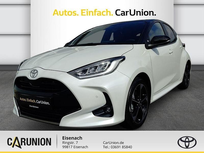 Weiß Neu 2025 Toyota Yaris Hybrid Plus Limousine | 28.790 € (Teuer) - Bild 1/4