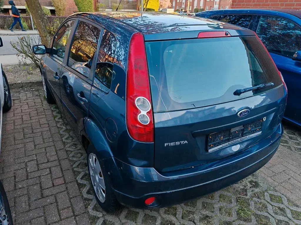 Gebraucht Ford Fiesta Ambiente 60 PS (44 kW) 2006 Grau Kleinwagen