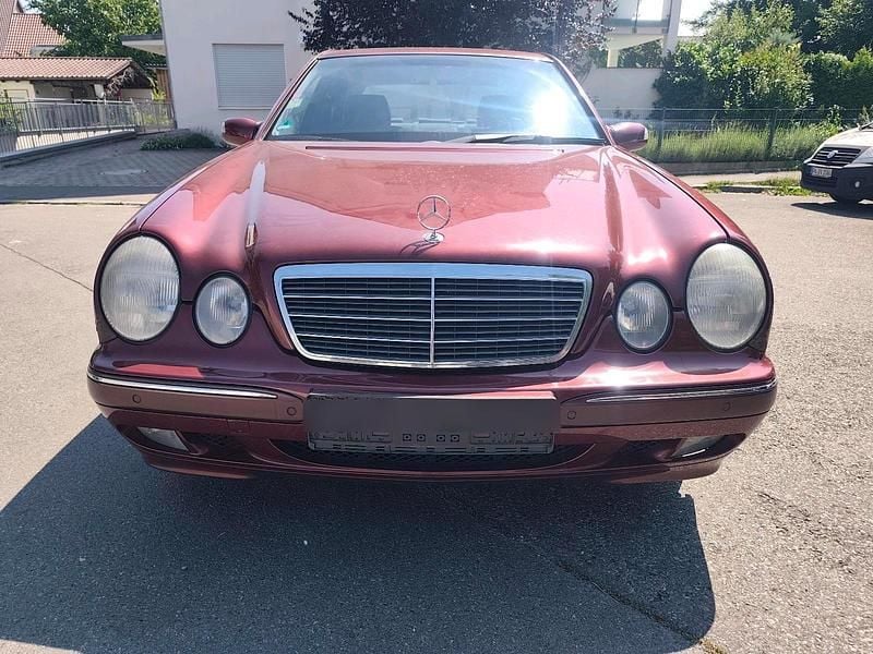 Rot Gebraucht 2000 Mercedes E240 Limousine | 1.600 € (Superpreis) - Bild 1/4