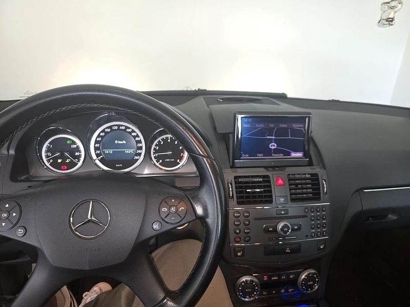 Silber Gebraucht 2010 Mercedes C200 Elegance Limousine | 5.500 € - Bild 1/4