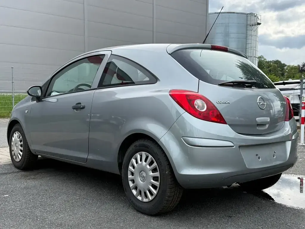 Gebraucht Opel Corsa Selection 69 PS (50 kW) 2011 Silber Kleinwagen