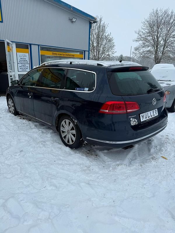 Gebraucht VW Passat Highline 160 PS (117 kW) 2013 Blau Kombi