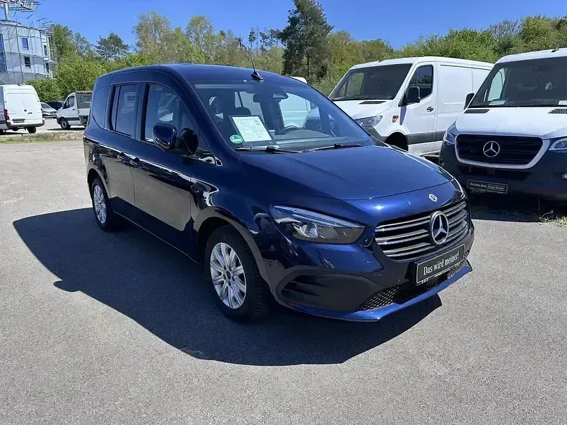 Gebraucht Mercedes T180 Progressive 116 PS (85 kW) 2024 Blau Van / Kleinbus