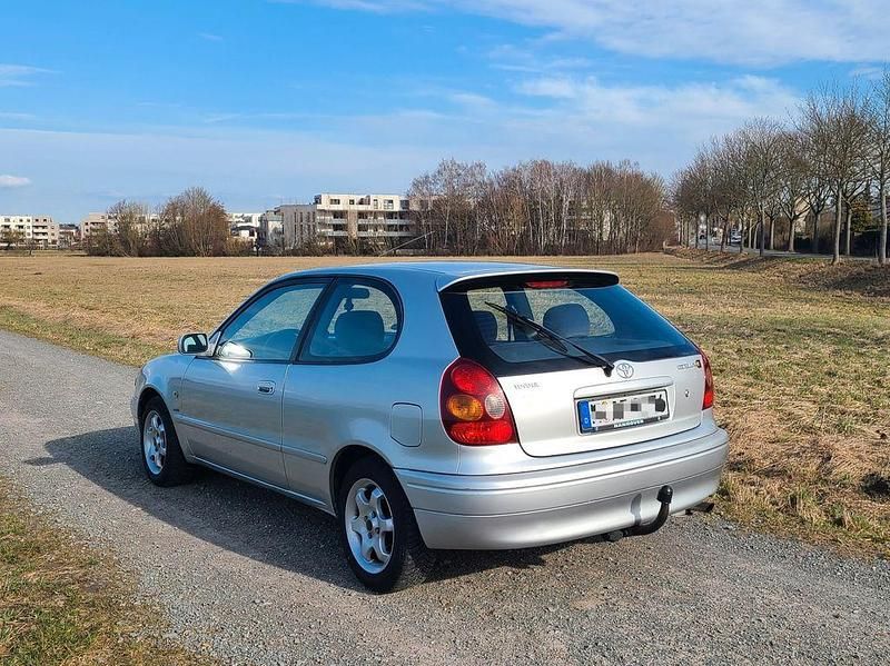 Gebraucht Toyota Corolla Sol 97 PS (71 kW) 2002 Silber Limousine