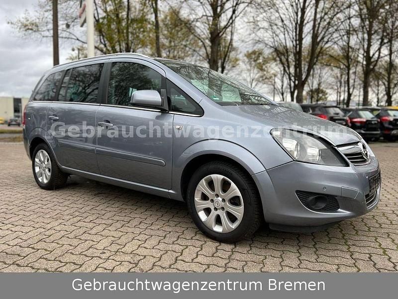 Silber Gebraucht 2011 Opel Zafira Design Edition Van / Kleinbus | 1.990 € (Superpreis) - Bild 1/4