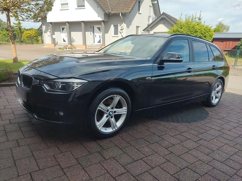 Gebraucht BMW 320 Sport Line 190 PS (139 kW) 2017 Schwarz Kombi