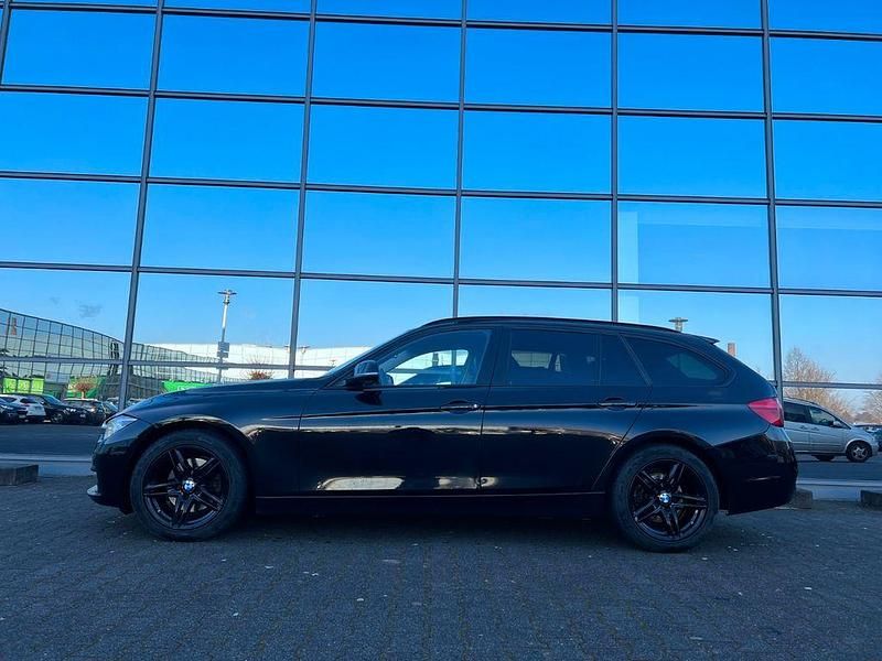 Gebraucht BMW 320 Advantage 190 PS (139 kW) 2017 Schwarz Kombi