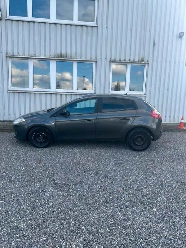 Grau Gebraucht 2007 Fiat Bravo Kleinwagen | 2.390 € (Teuer) - Bild 1/4