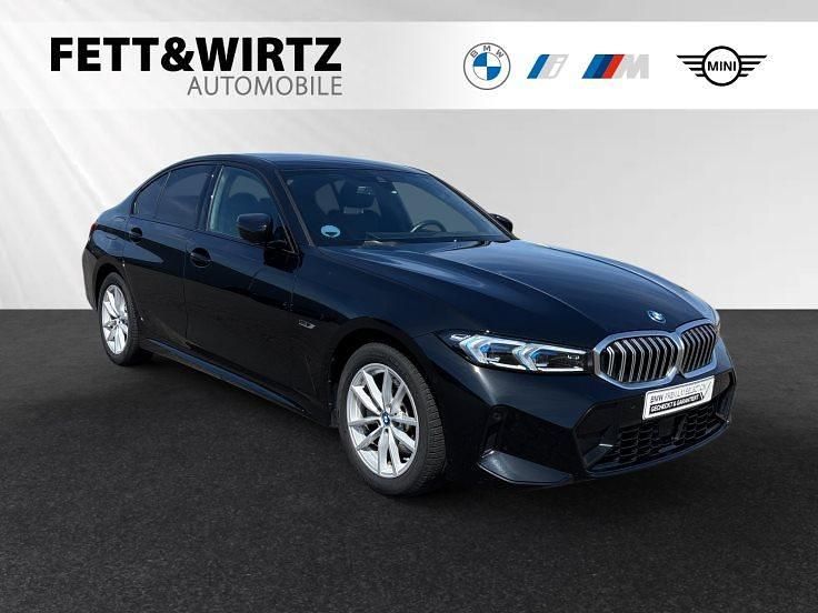 Saphirschwarz metallic Gebraucht 2023 BMW 320e M Sport Limousine | 36.900 € (Fairer Preis) - Bild 1/3