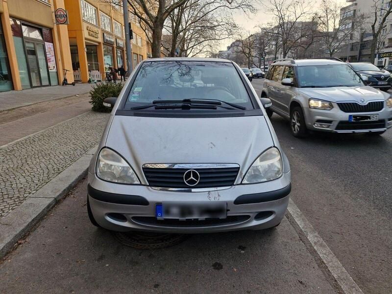 Grau Gebraucht 2005 Mercedes A140 Van / Kleinbus | 600 € - Bild 1/4