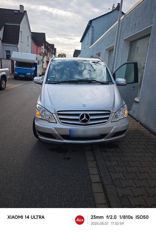 Silber Gebraucht 2014 Mercedes Viano Edition Van / Kleinbus | 13.800 € (Superpreis) - Bild 1/4