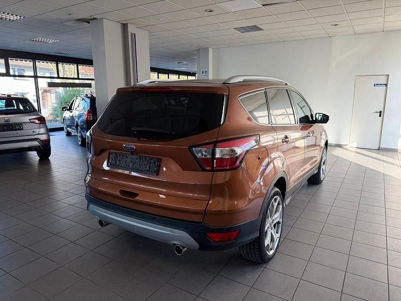 Gebraucht Ford Kuga Titanium 150 PS (110 kW) 2017 Orange SUV