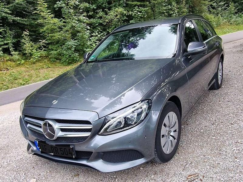 Grau Gebraucht 2018 Mercedes C220 Kombi | 27.500 € (Teuer) - Bild 1/4