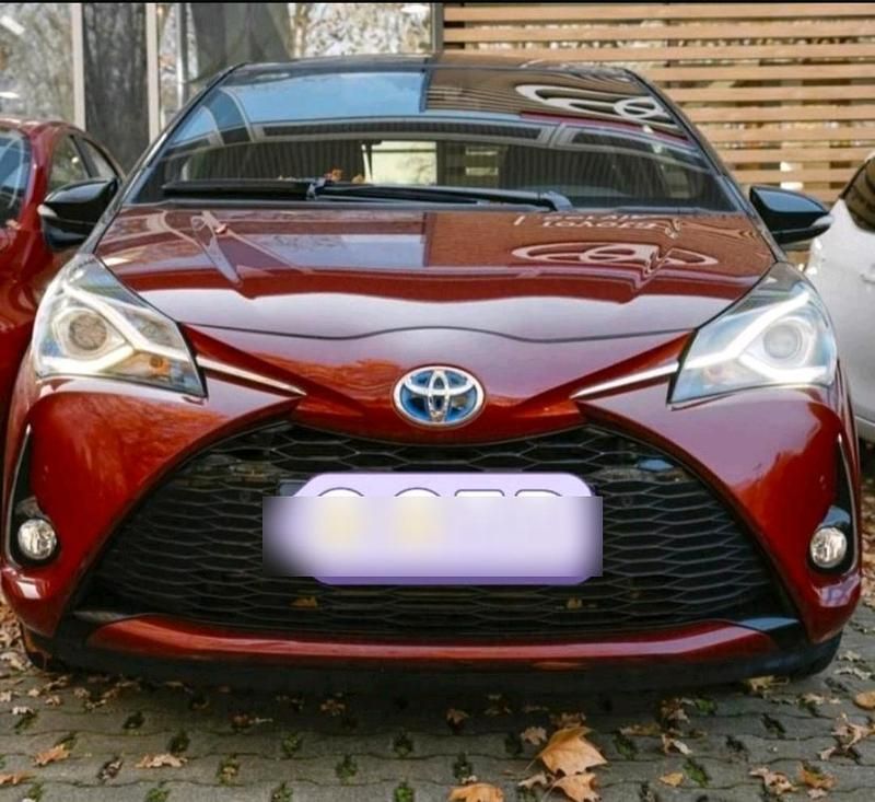 Gebraucht 2017 Toyota Yaris Hybrid Kleinwagen | 14.699 € (Fairer Preis) - Bild 1/4