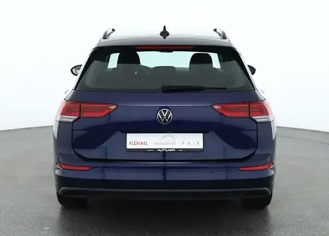 Gebraucht VW Golf VIII Life 110 PS (80 kW) 2024 Blau Kombi