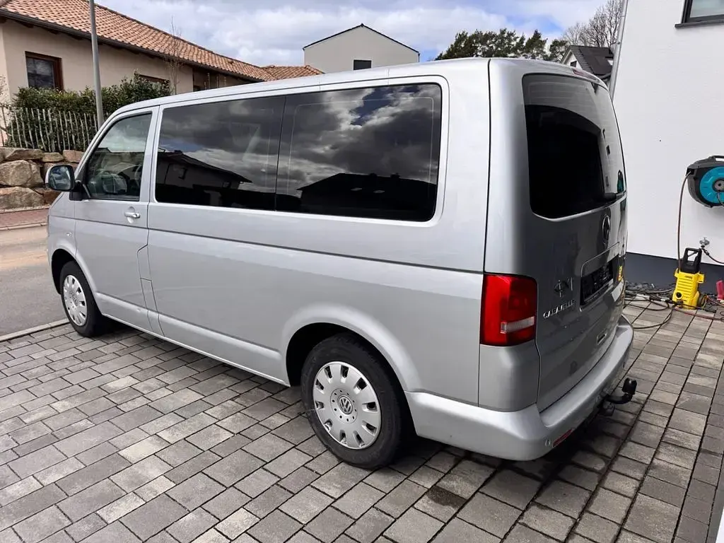 Gebraucht VW Caravelle 140 PS (102 kW) 2010 Silber Van