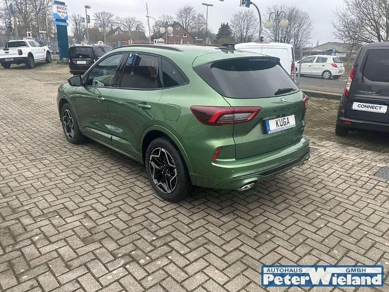Neu Ford Kuga ST-Line 242 PS (177 kW) 2025 Bursting green SUV