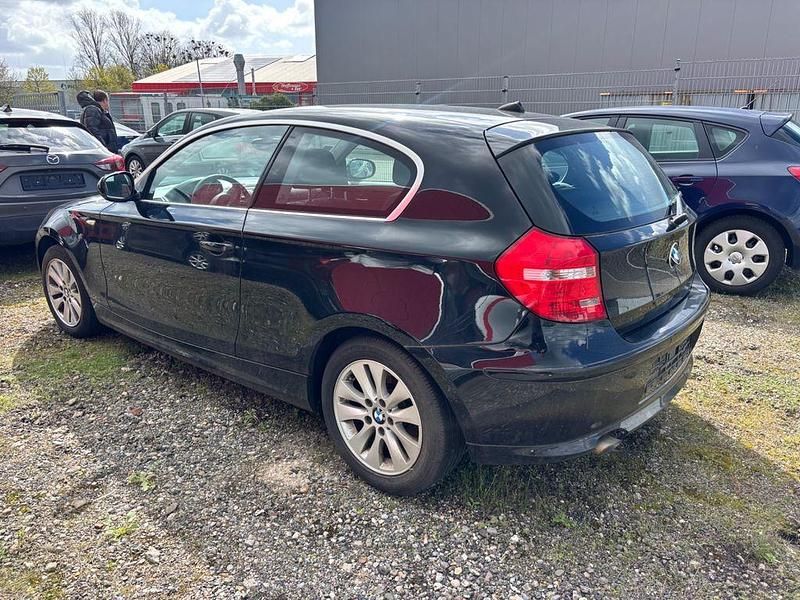 Gebraucht BMW 116 116 PS (85 kW) 2011 Schwarz Kleinwagen