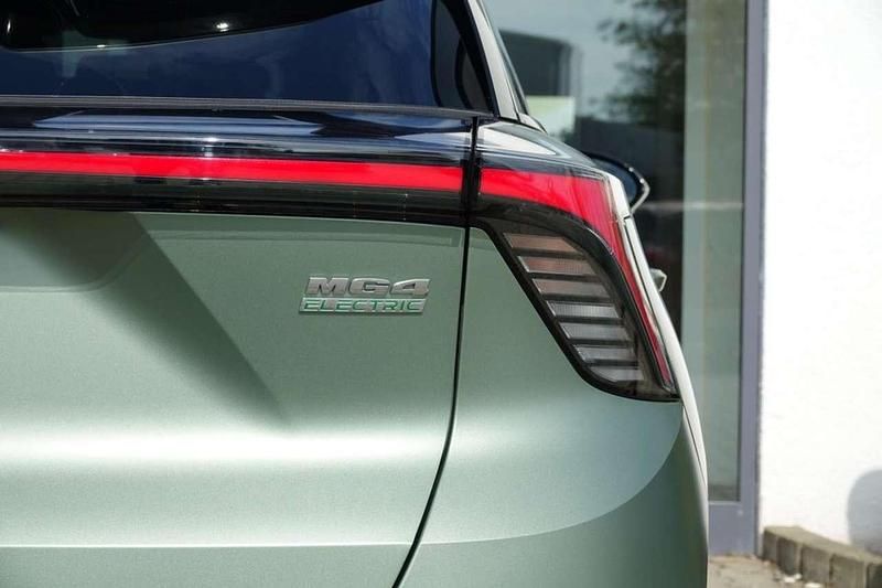Gebraucht MG MG4 EV 319 kW (435 PS) 2024 Hunter green Kleinwagen