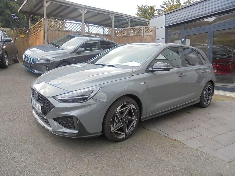 Grau Gebraucht 2024 Hyundai i30 N Line Limousine | 26.990 € (Fairer Preis) - Bild 1/4