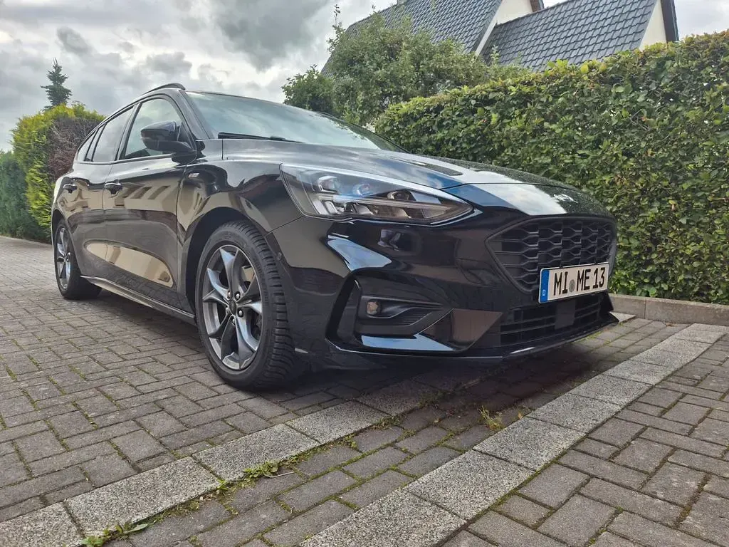 Gebraucht Ford Focus ST-Line 120 PS (88 kW) 2018 Schwarz Limousine
