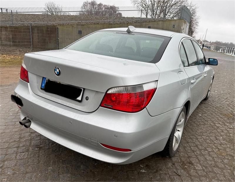 Gebraucht BMW 520 170 PS (125 kW) 2003 Silber Limousine