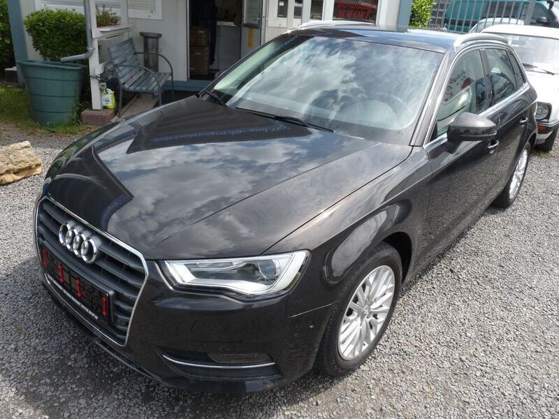 Braun Gebraucht 2016 Audi A3 Sportback Ambiente Limousine | 16.980 € (Fairer Preis) - Bild 1/4