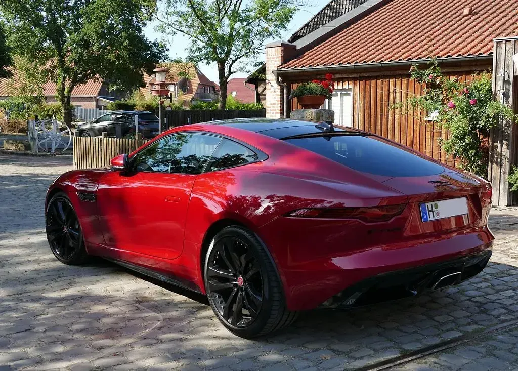 Gebraucht Jaguar F-Type R 300 PS (220 kW) 2022 Rot Coupé
