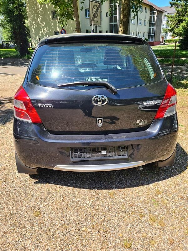 Gebraucht Toyota Yaris 90 PS (66 kW) 2010 Schwarz Kleinwagen