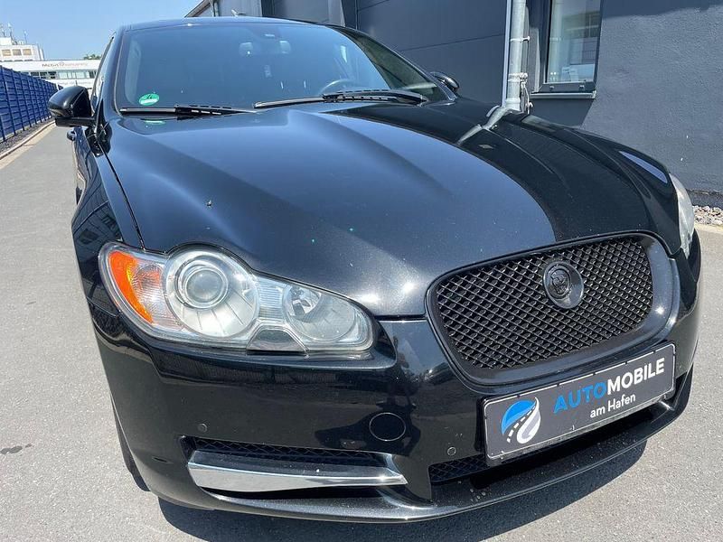 Schwarz Gebraucht 2011 Jaguar XF Luxury Limousine | 5.990 € (Fairer Preis) - Bild 1/4