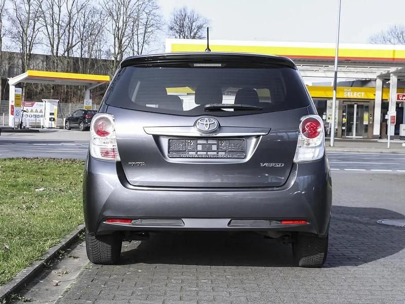 Gebraucht Toyota Verso Life 147 PS (108 kW) 2013 Marlingrau metallic Van / Kleinbus