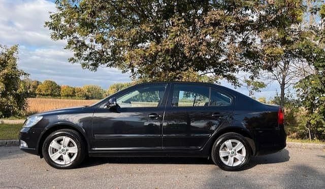 Schwarz Gebraucht 2010 Skoda Octavia Ambiente Limousine | 6.600 € (Guter Preis) - Bild 1/4